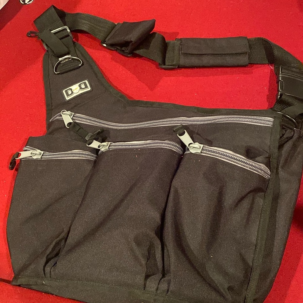 Diaper Dude -diaper bag cross body like new w/ changing pad
